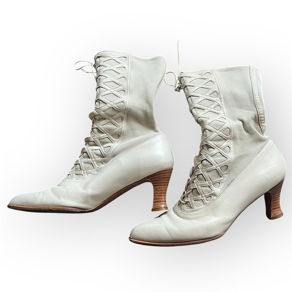 Stuart Weitzman Vintage leather booties, cream, 2.5”kitten heel, size 10 narrow - Picture 1 of 13